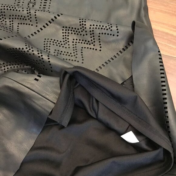 Carmen Marc Valvo Women's Faux Leather Black Cutout Shift Dress Size 6 Gothic - Picture 12 of 15